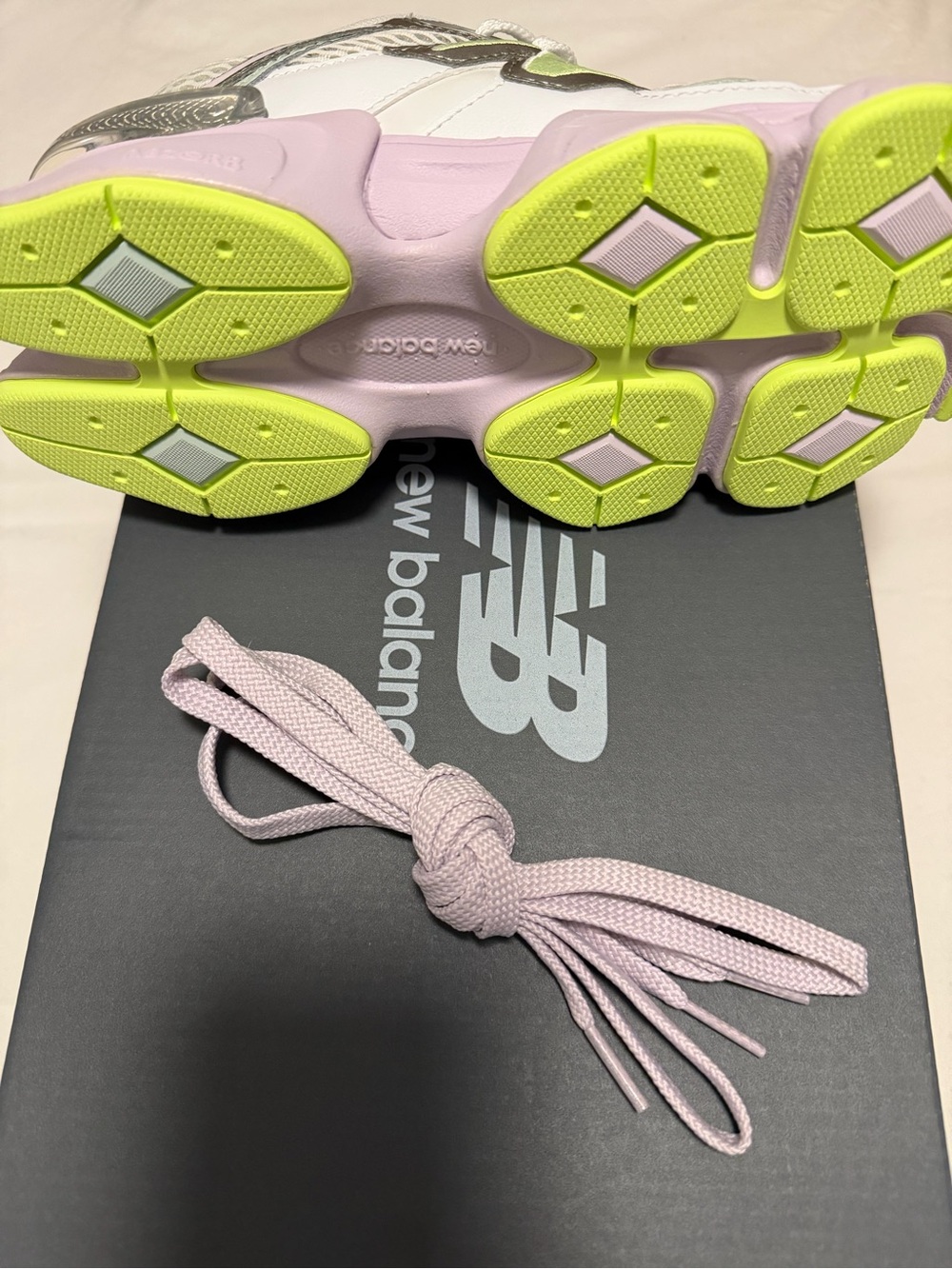 New Balance Women’s White Sneaker with Pastel Lavender & Neon Lime Accents - Picture 4 of 4